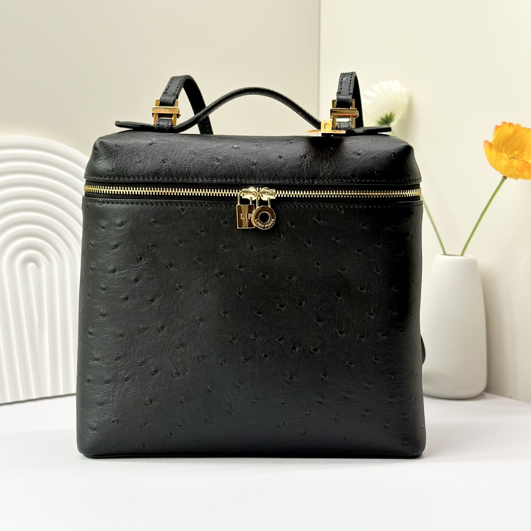 Loro Piana Extra Pocket backpack L23.5 Ostrich-grained Leather 23 x 21 x 8 cm