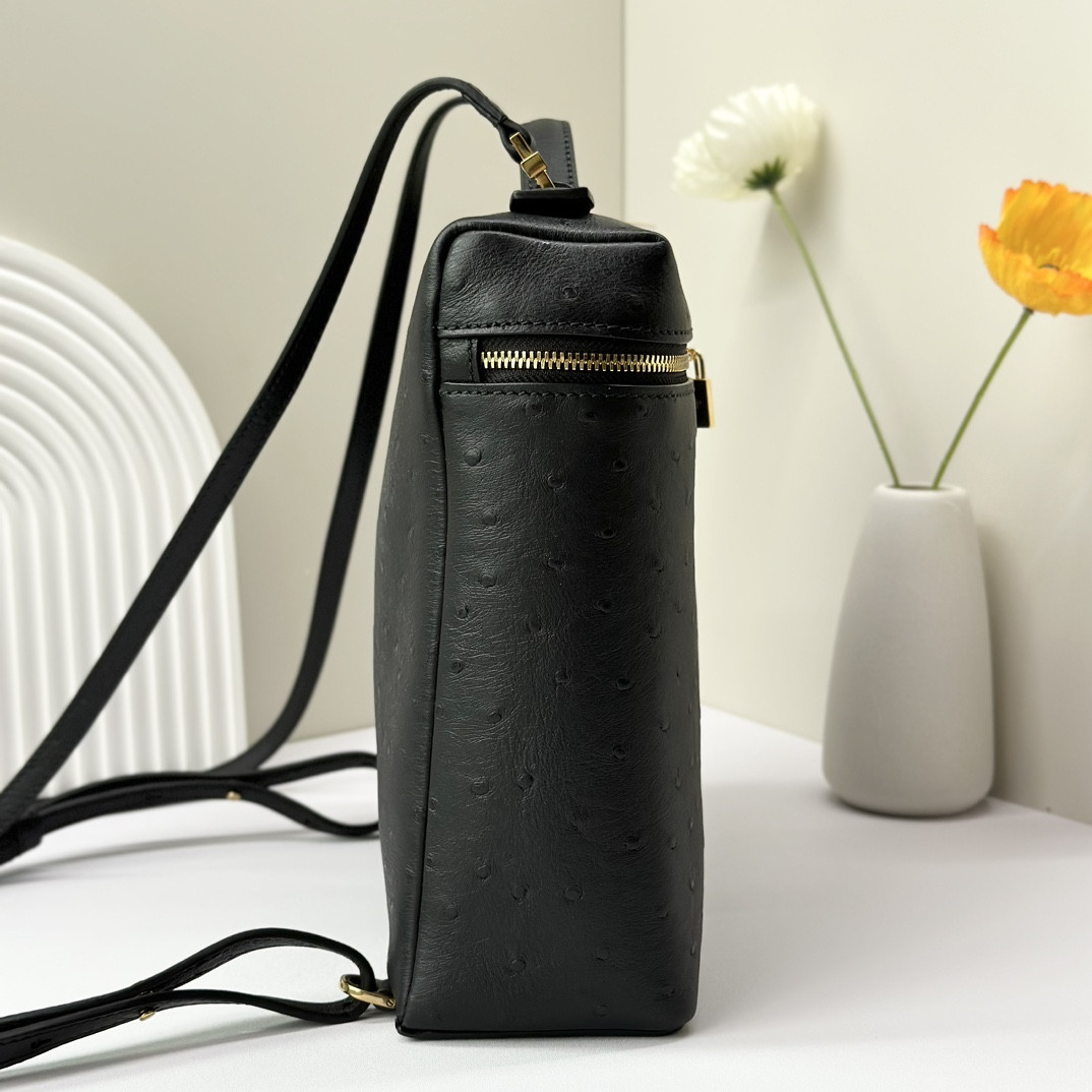 Loro Piana Extra Pocket backpack L23.5 Ostrich-grained Leather 23 x 21 x 8 cm