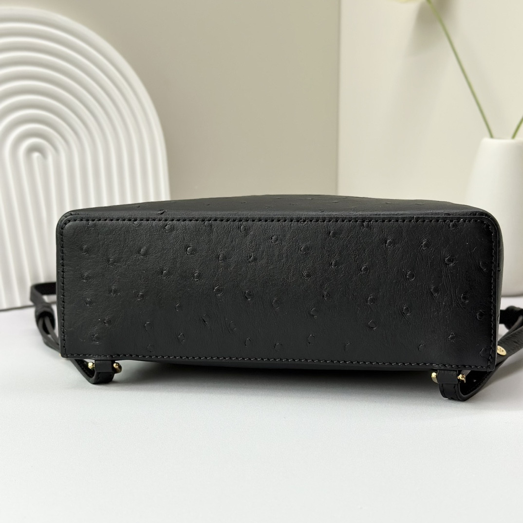 Loro Piana Extra Pocket backpack L23.5 Ostrich-grained Leather 23 x 21 x 8 cm