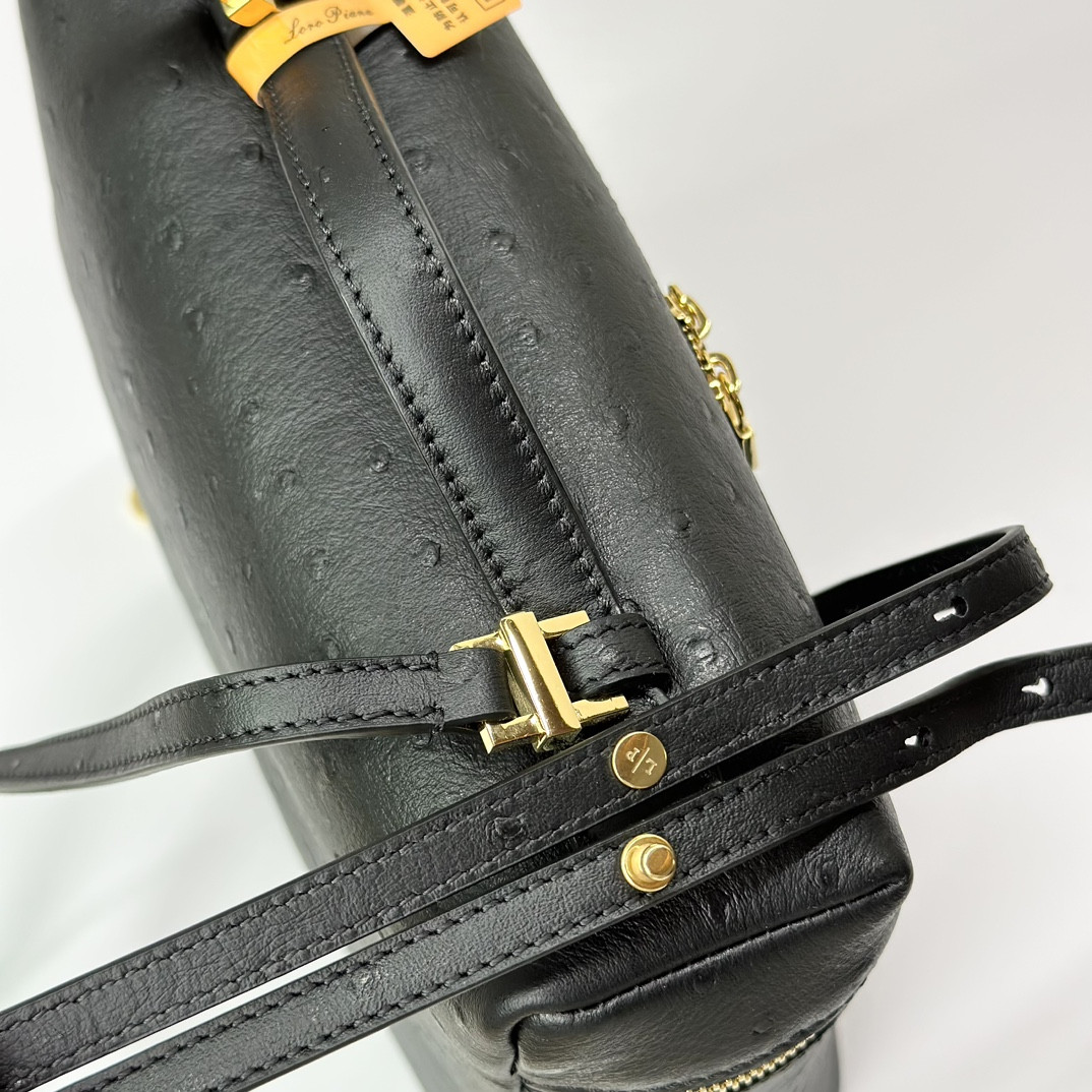 Loro Piana Extra Pocket backpack L23.5 Ostrich-grained Leather 23 x 21 x 8 cm