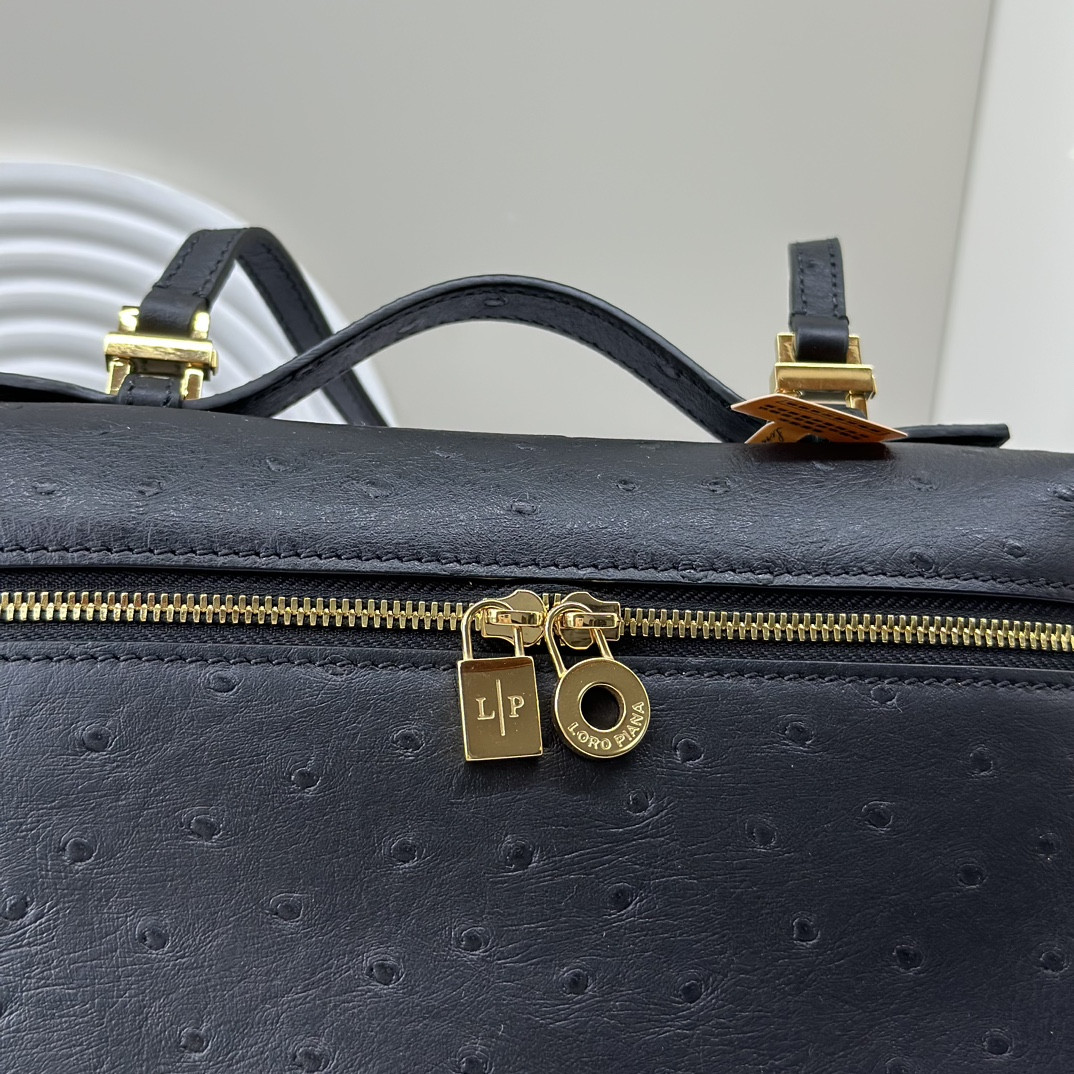 Loro Piana Extra Pocket backpack L23.5 Ostrich-grained Leather 23 x 21 x 8 cm