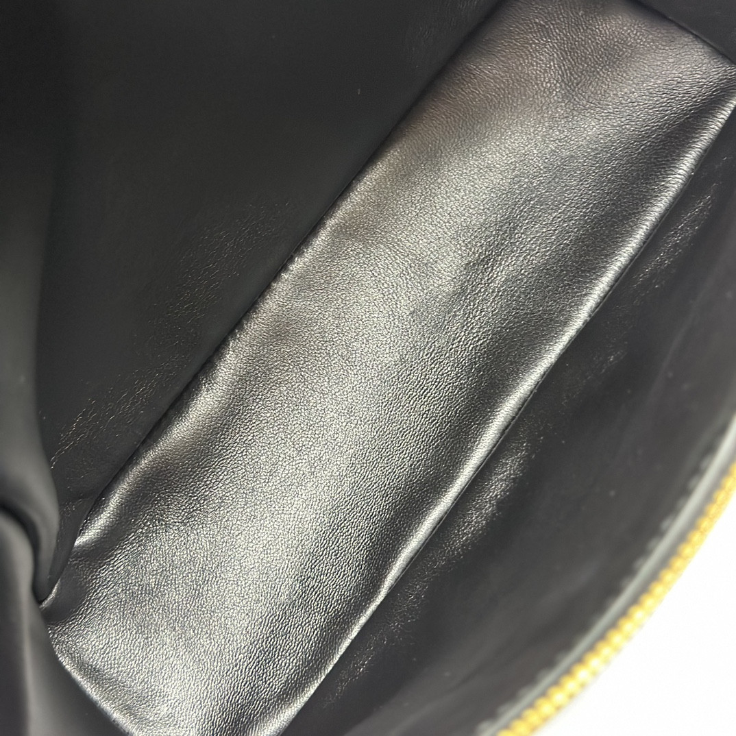 Loro Piana Extra Pocket backpack L23.5 Ostrich-grained Leather 23 x 21 x 8 cm