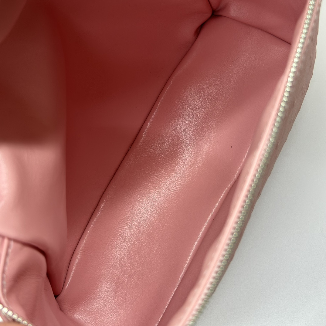 Loro Piana Extra Pocket backpack L23.5 Ostrich-grained Leather 23 x 21 x 8 cm