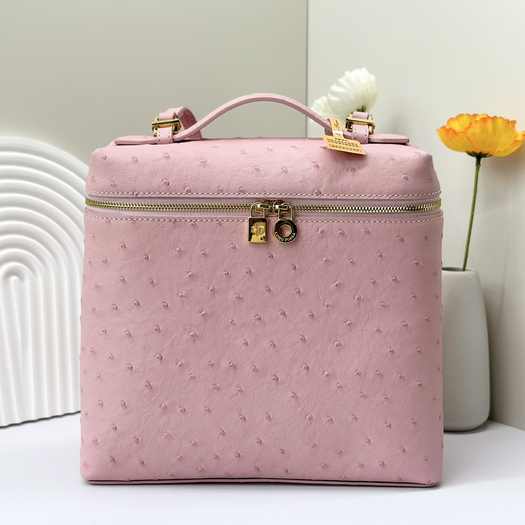 Loro Piana Extra Pocket backpack L23.5 Ostrich-grained Leather 23 x 21 x 8 cm