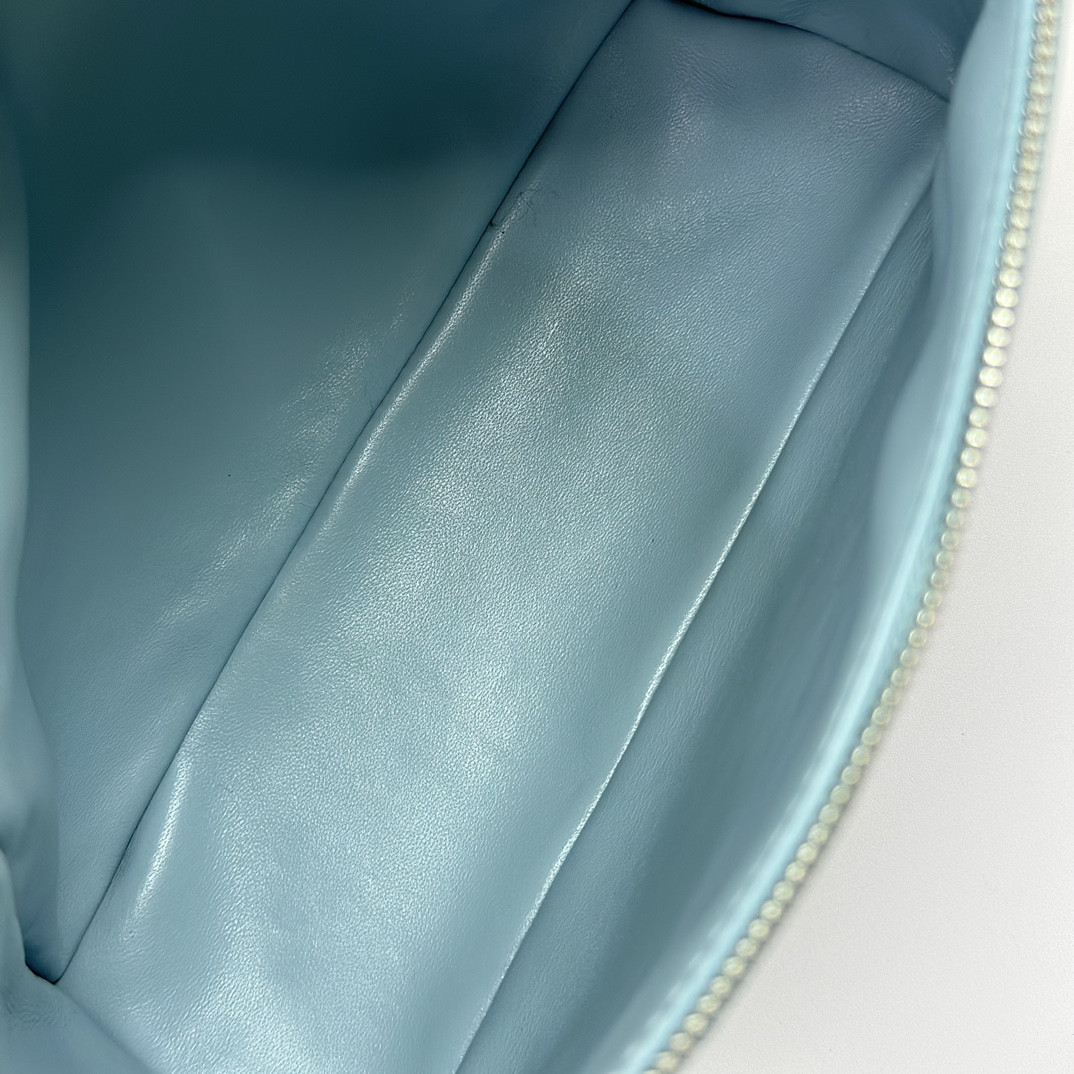 Loro Piana Extra Pocket backpack L23.5 Ostrich-grained Leather 23 x 21 x 8 cm