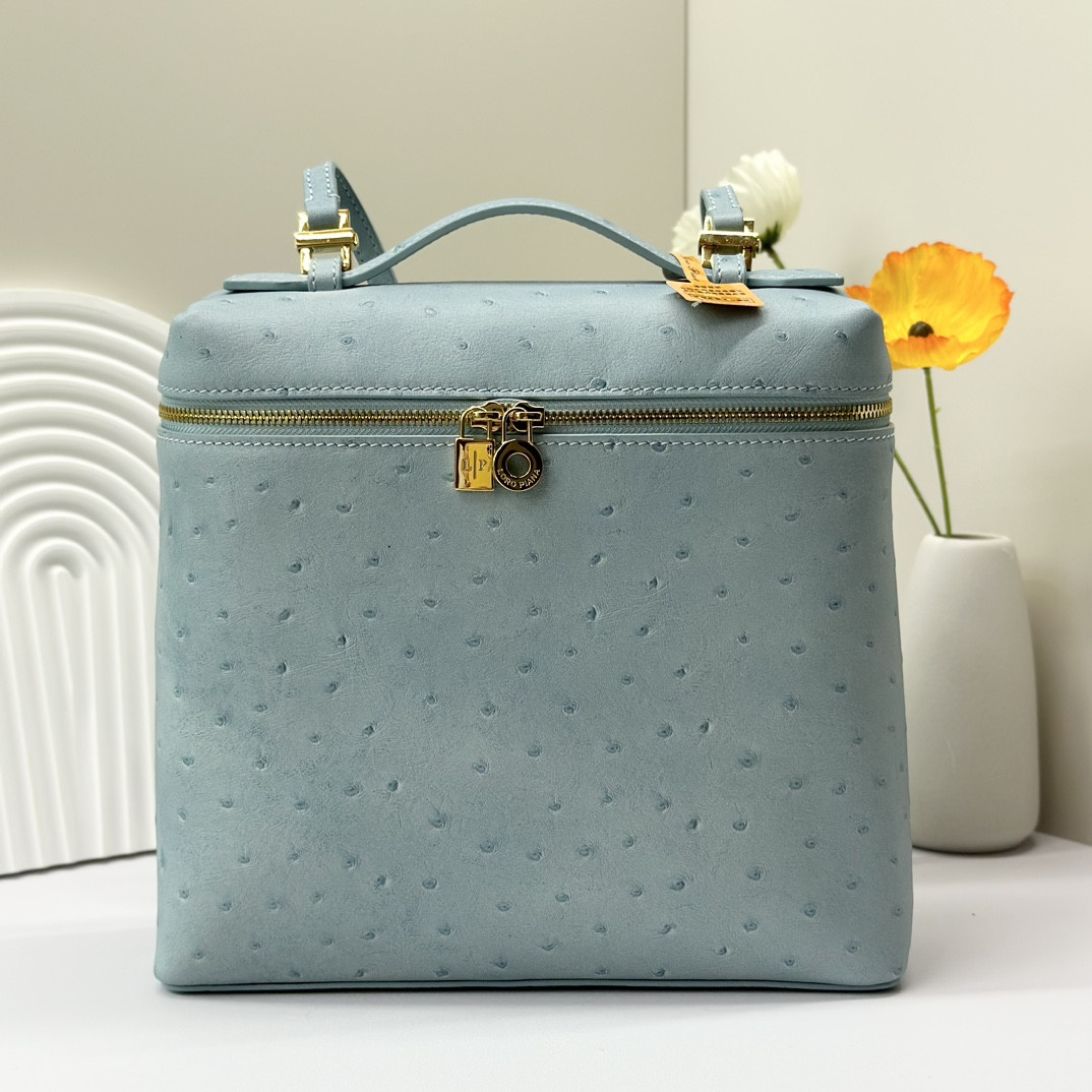 Loro Piana Extra Pocket backpack L23.5 Ostrich-grained Leather 23 x 21 x 8 cm