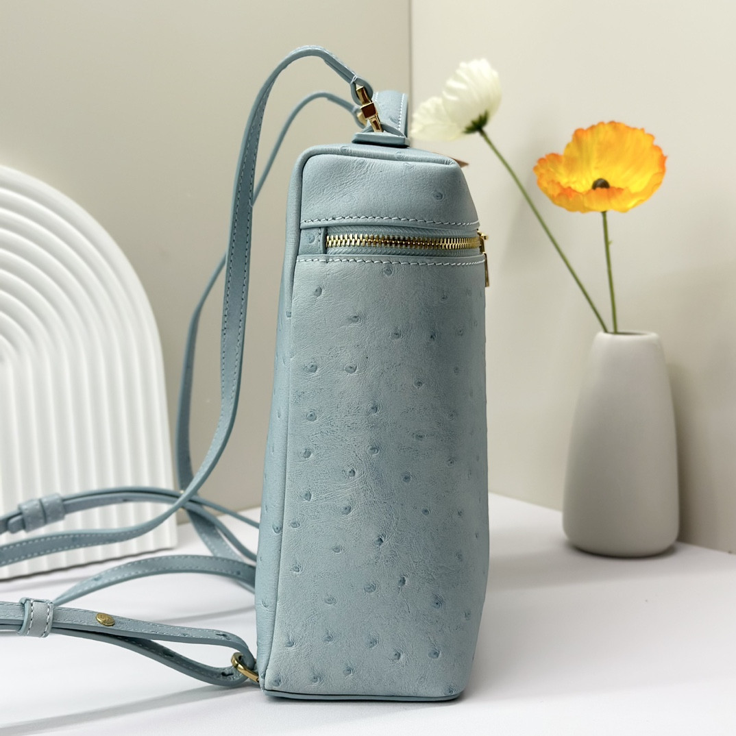 Loro Piana Extra Pocket backpack L23.5 Ostrich-grained Leather 23 x 21 x 8 cm