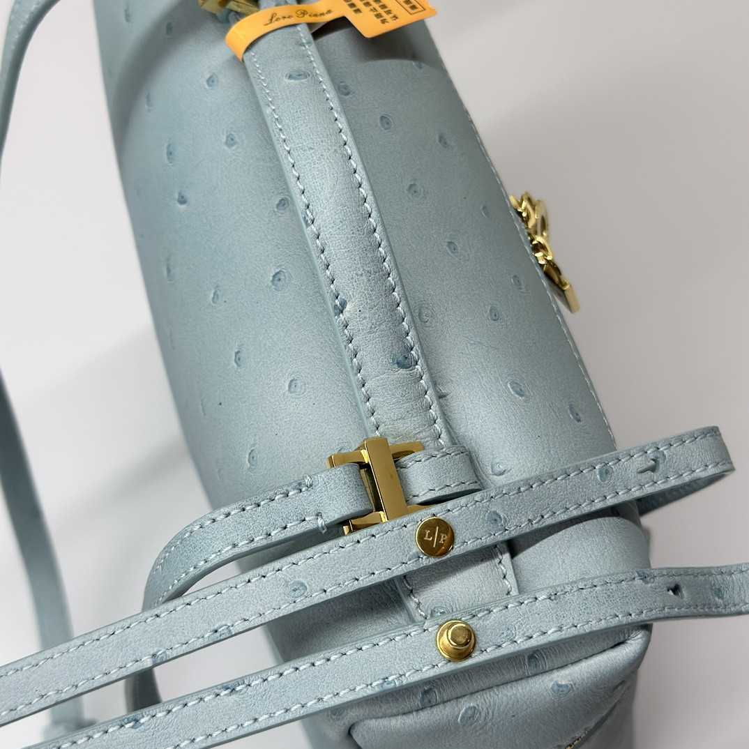 Loro Piana Extra Pocket backpack L23.5 Ostrich-grained Leather 23 x 21 x 8 cm