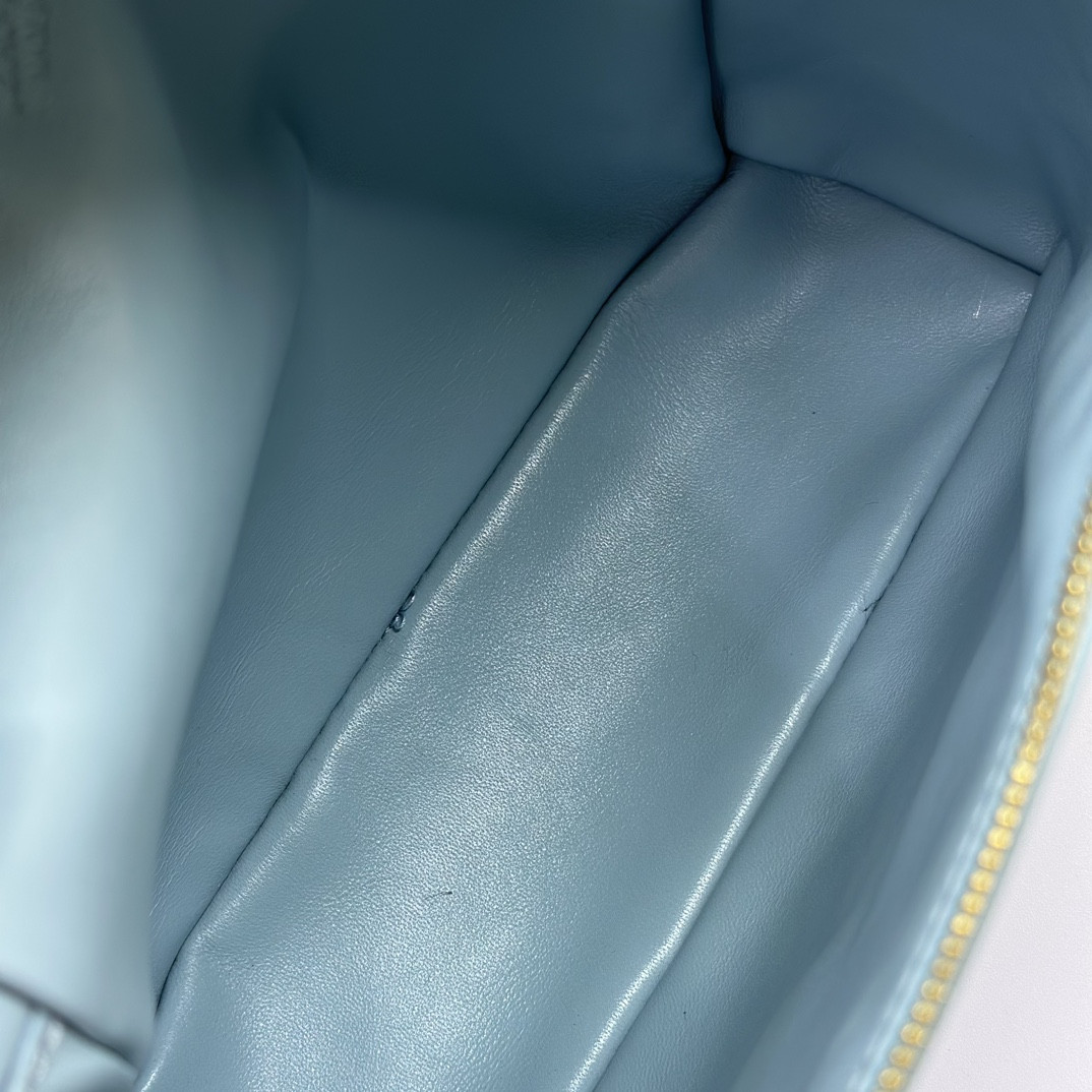 Loro Piana Extra Pocket backpack L23.5 Ostrich-grained Leather 23 x 21 x 8 cm