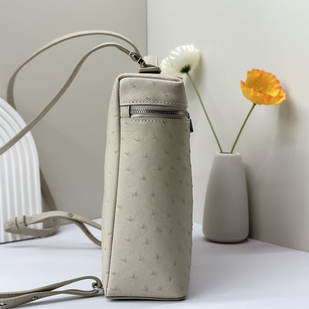 Loro Piana Extra Pocket backpack L23.5 Ostrich-grained Leather 23 x 21 x 8 cm