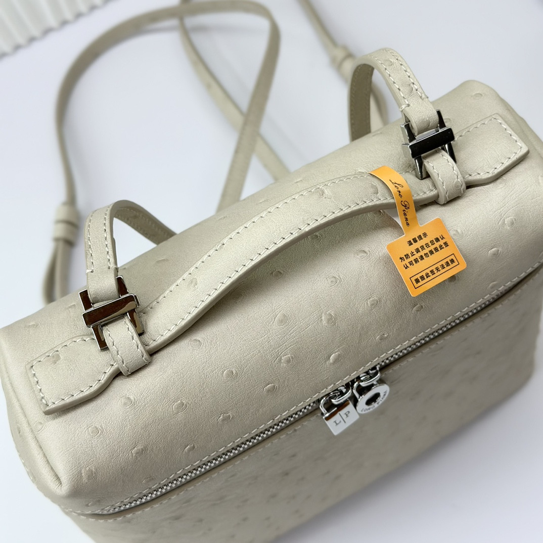 Loro Piana Extra Pocket backpack L23.5 Ostrich-grained Leather 23 x 21 x 8 cm
