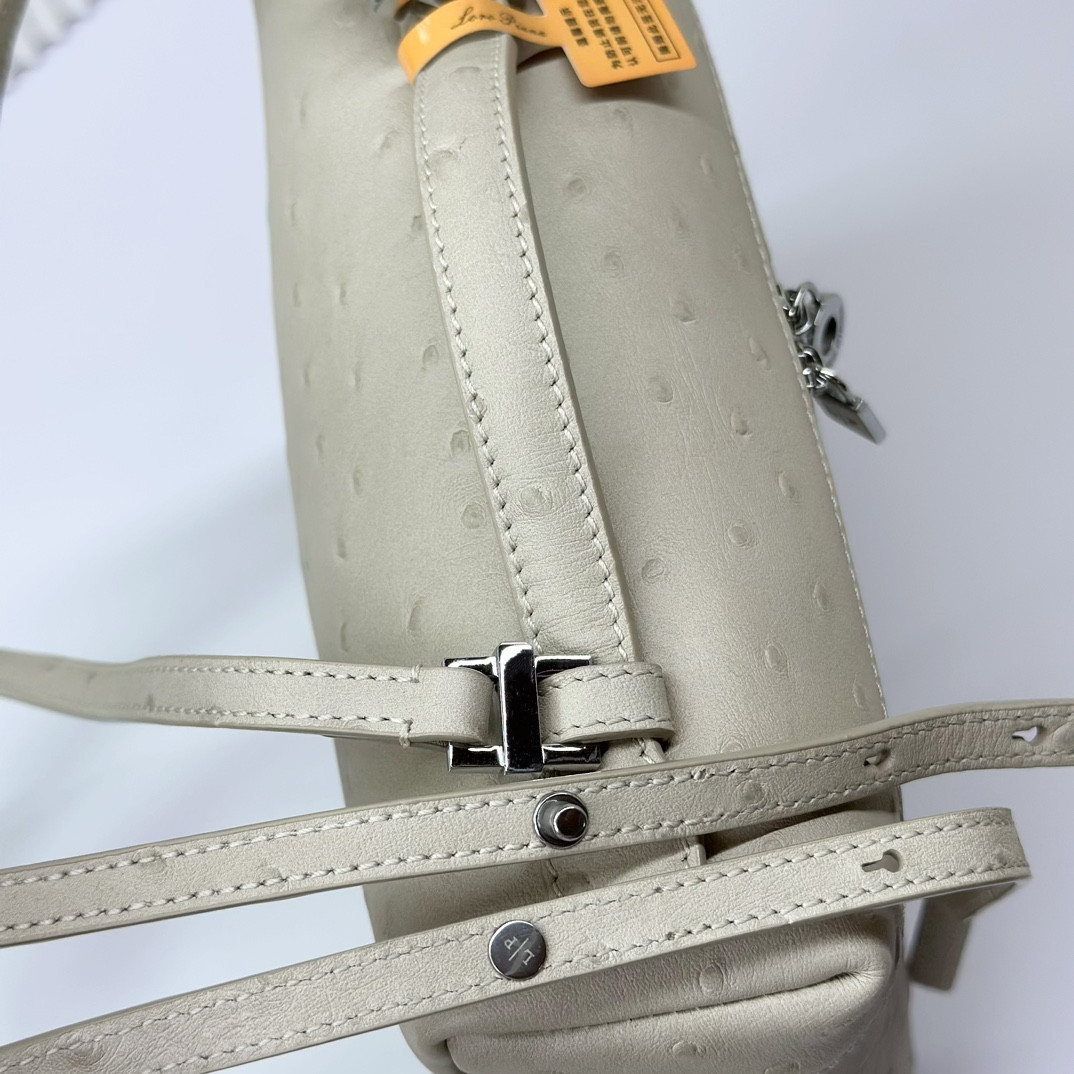 Loro Piana Extra Pocket backpack L23.5 Ostrich-grained Leather 23 x 21 x 8 cm