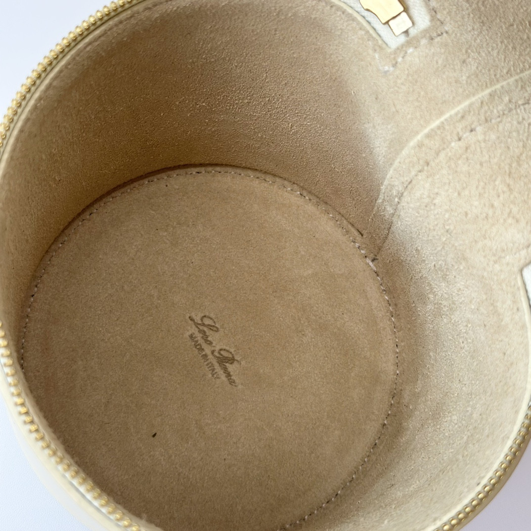 Loro Piana Extra Case Smooth Calfskin 12 x16 x12cm