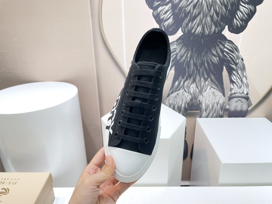 UA Burberry Sneakers
