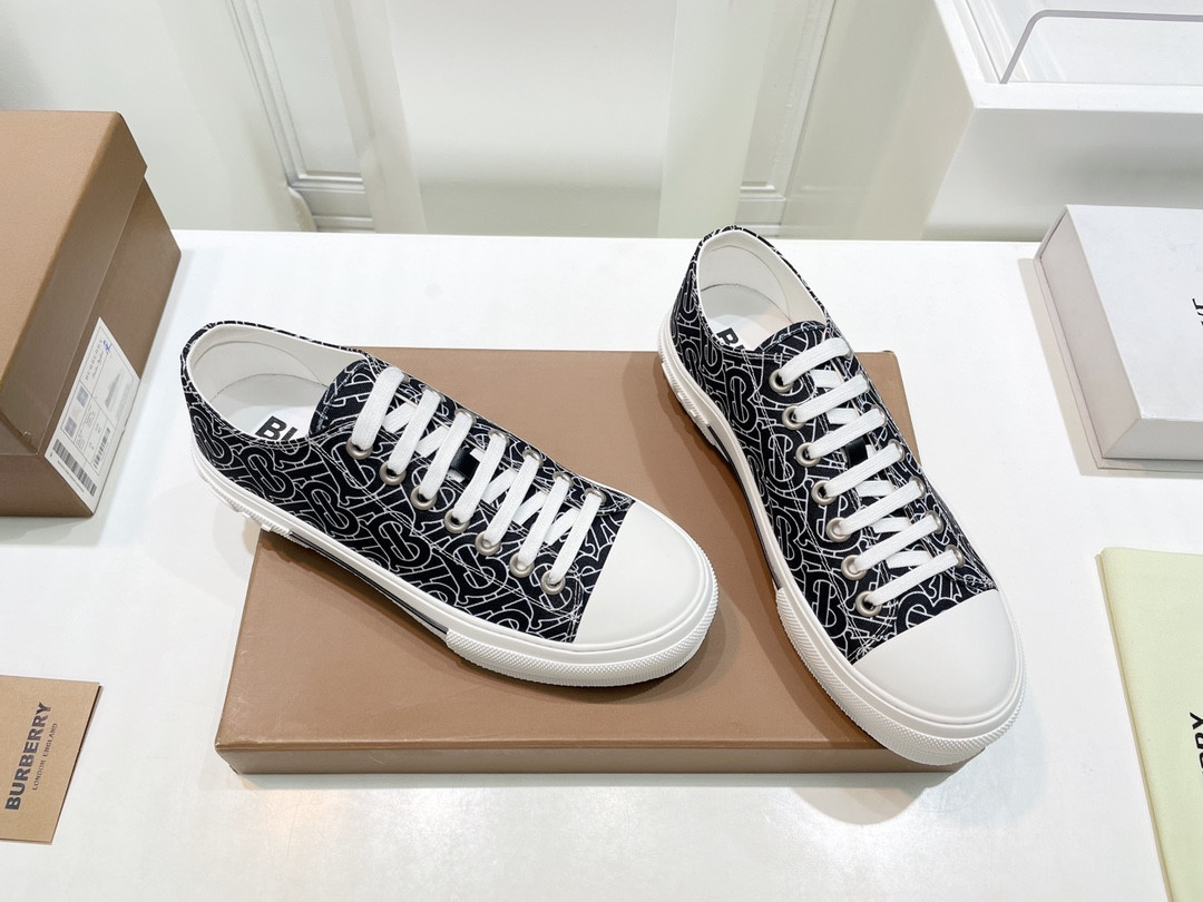 UA Burberry Sneakers