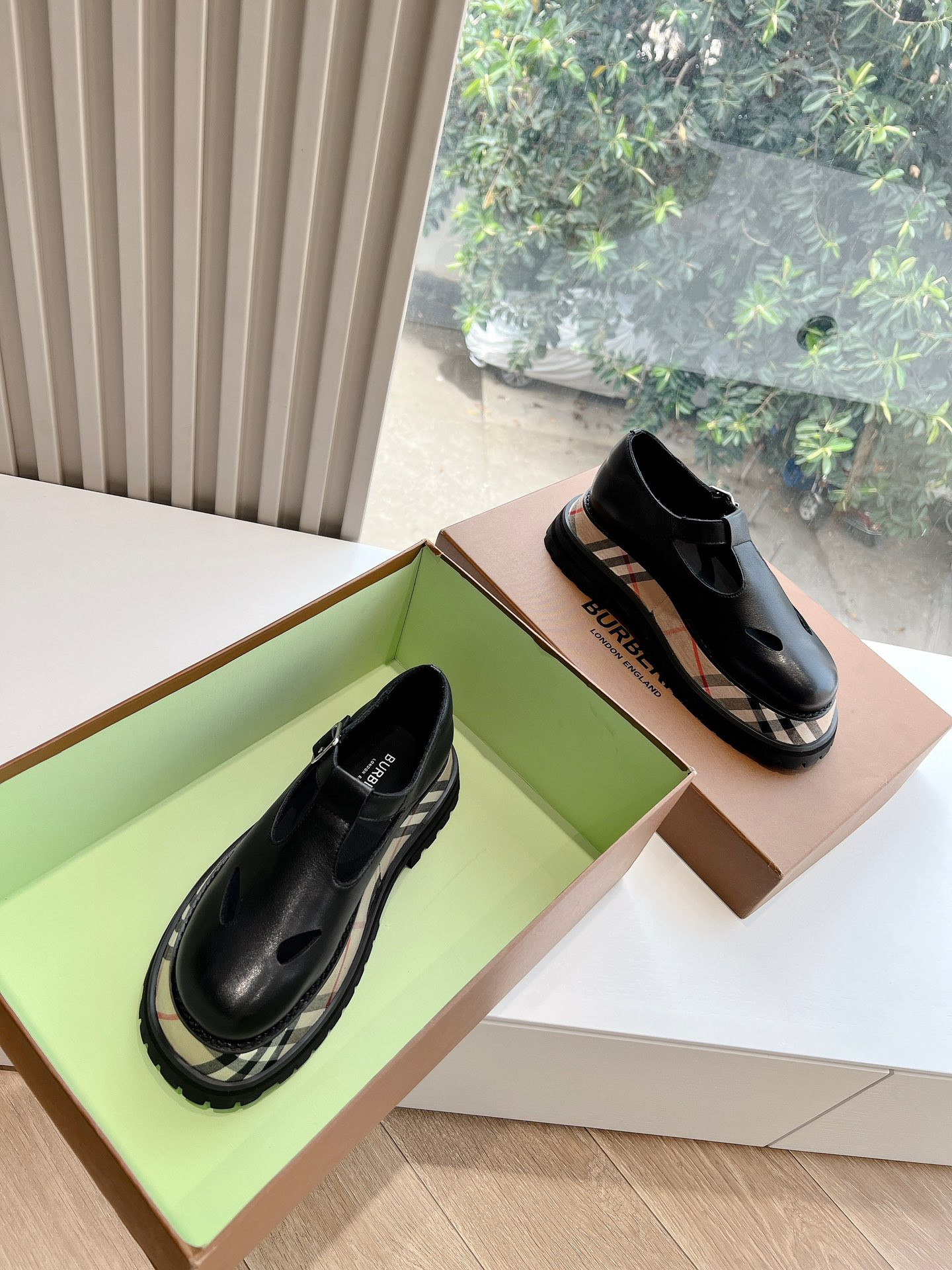 UA Burberry Check Leather Flats