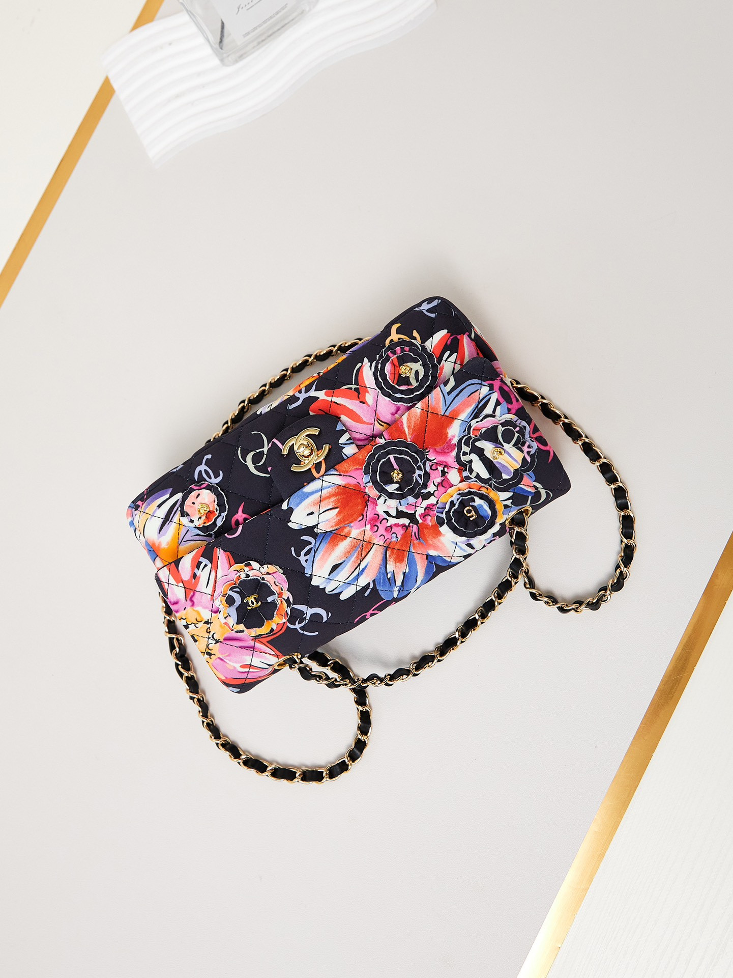 Chanel Classic Flap Bag 15.5×25.5×6.5cm