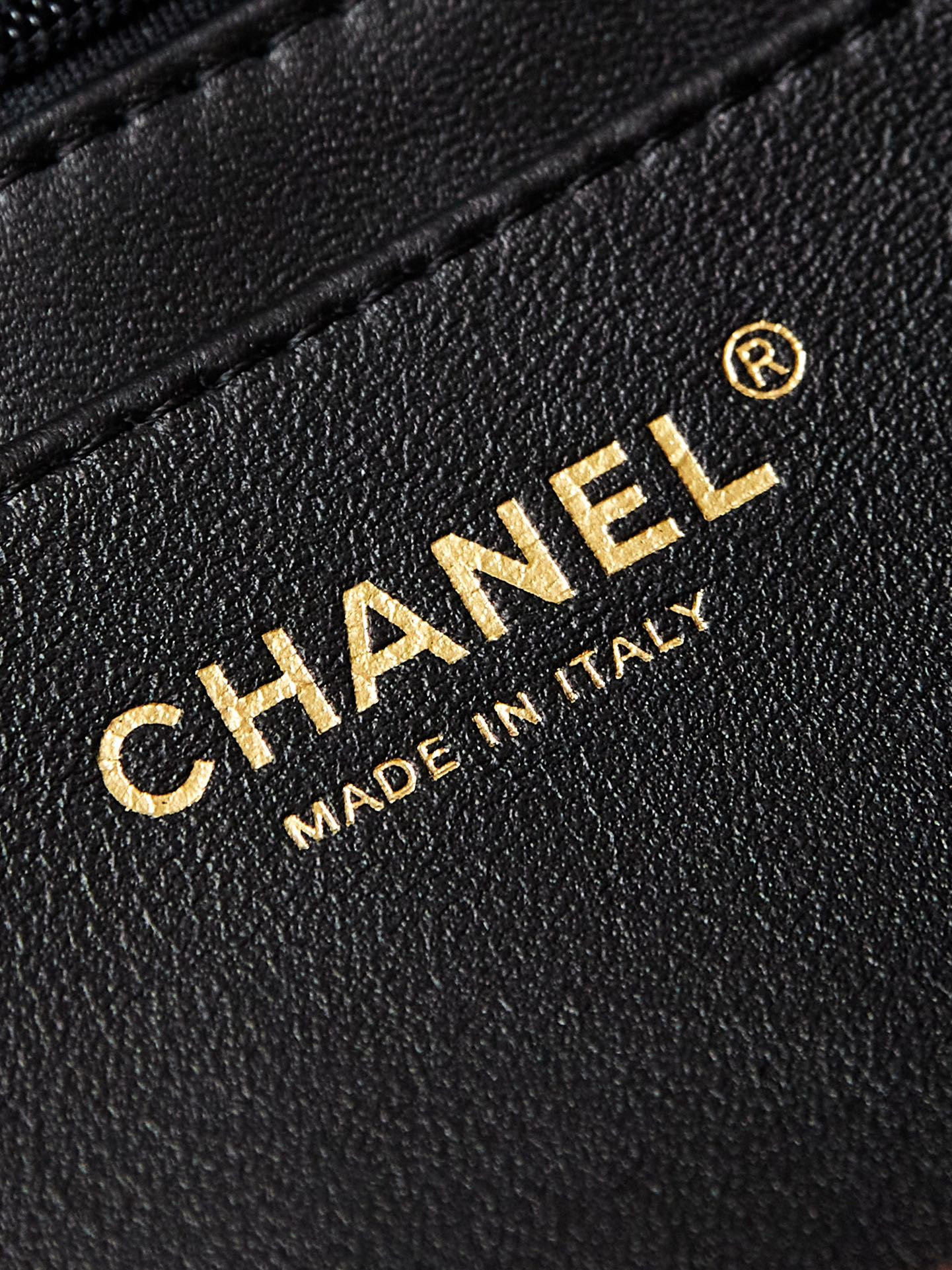 Chanel Classic Flap Bag 15.5×25.5×6.5cm