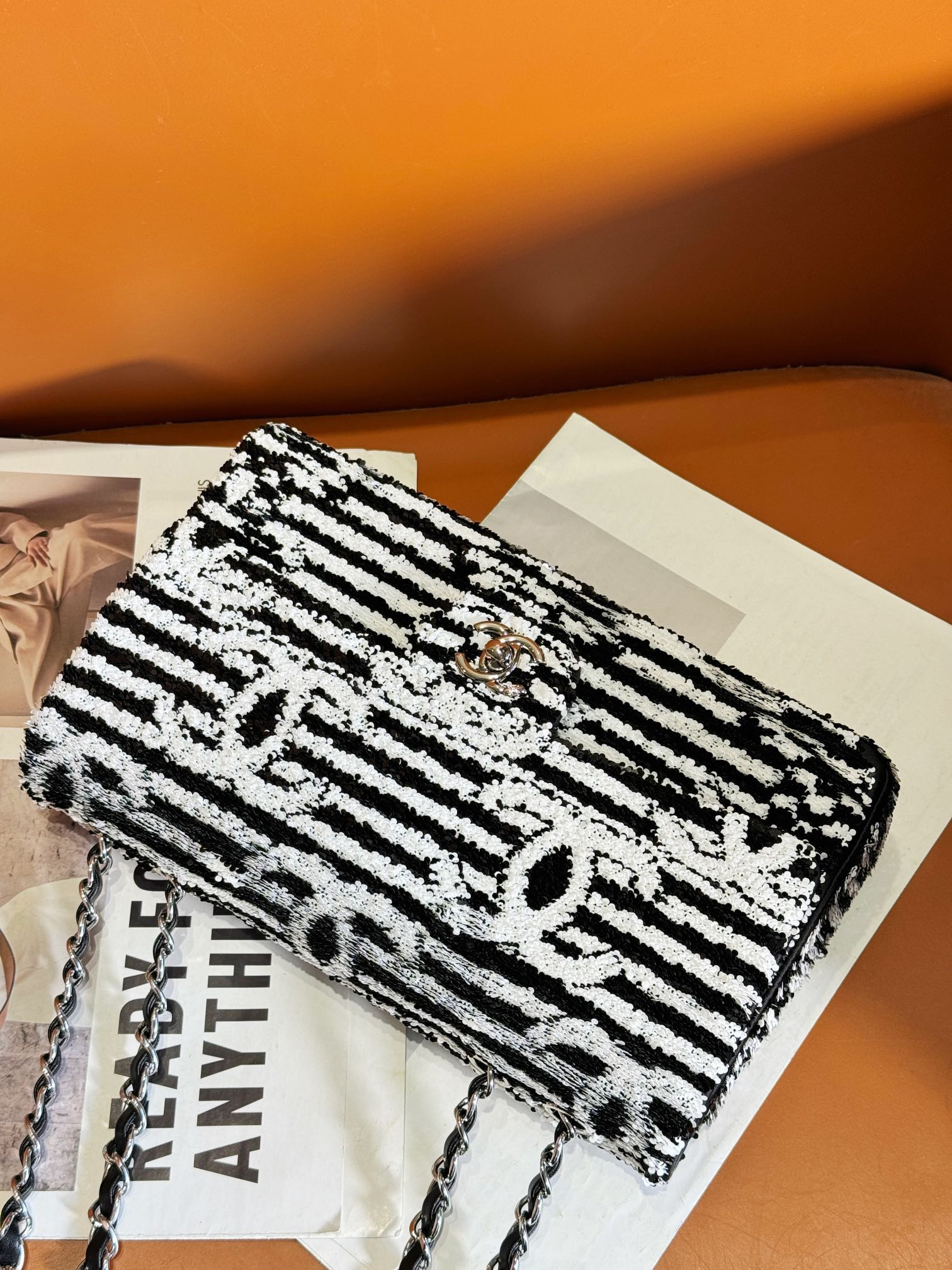 Chanel Classic Flap Bag 15.5×25.5×6.5cm