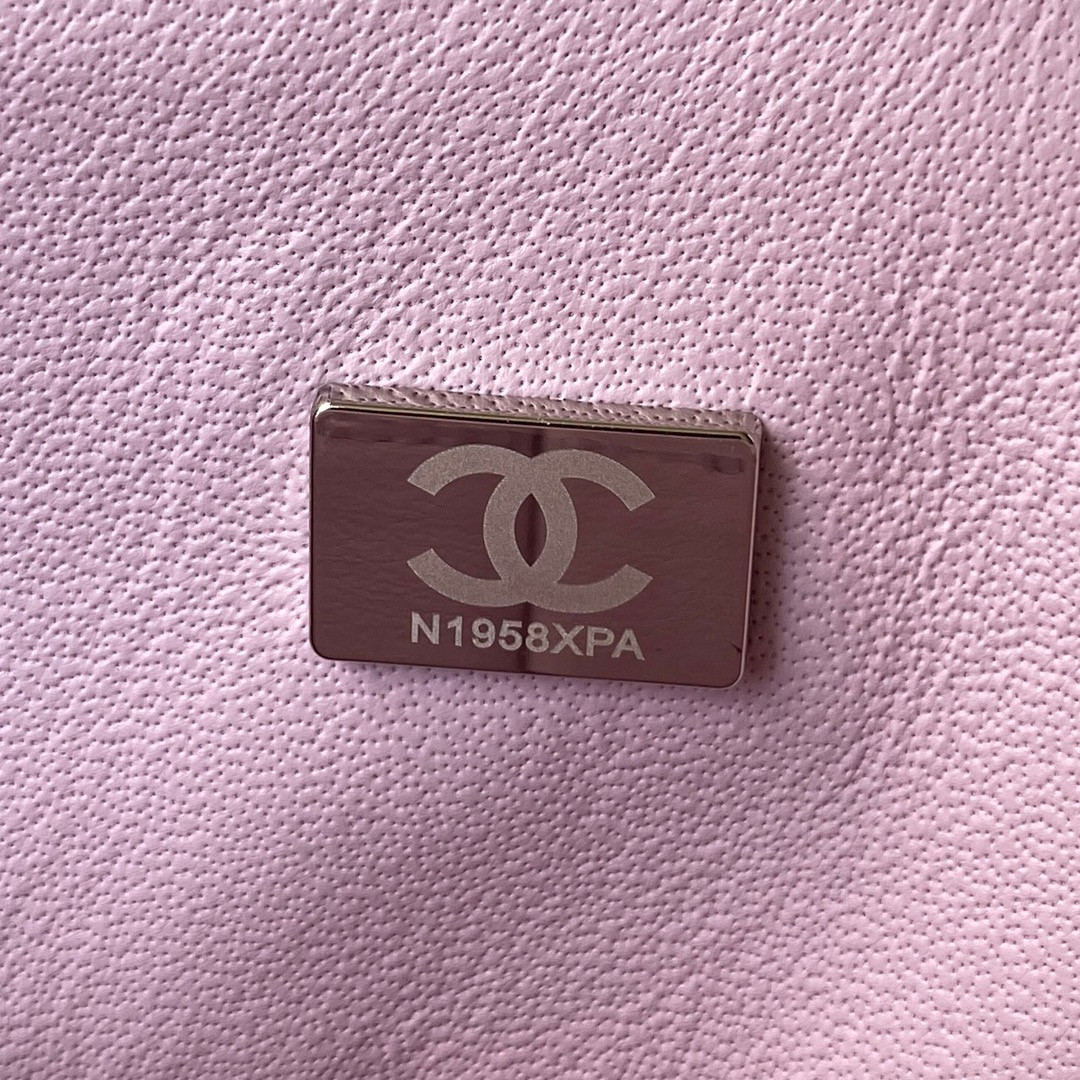 Chanel Classic Flap Bag 15.5×25.5×6.5cm