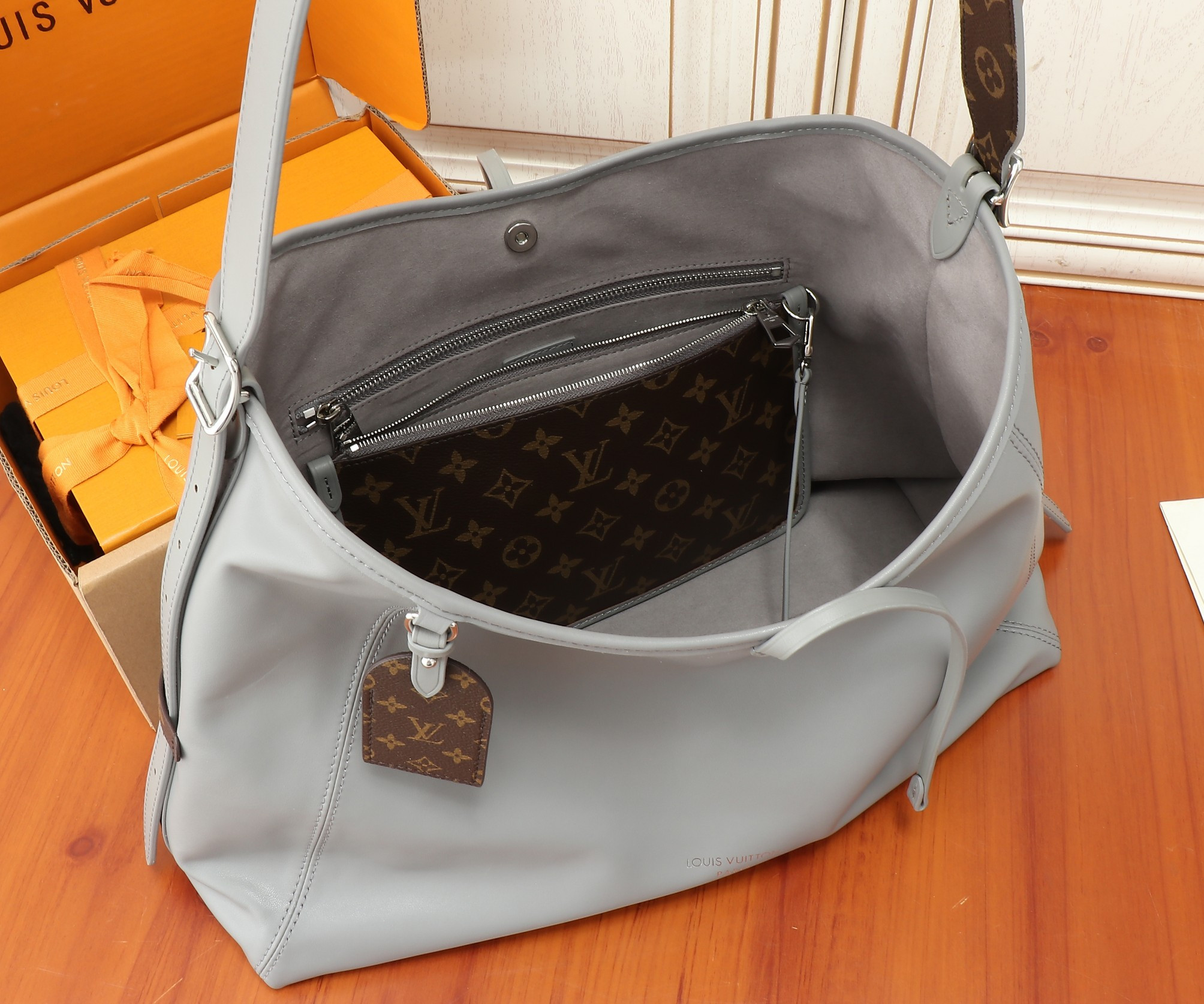 LV CarryAll Dark M12583 39x30x15CM