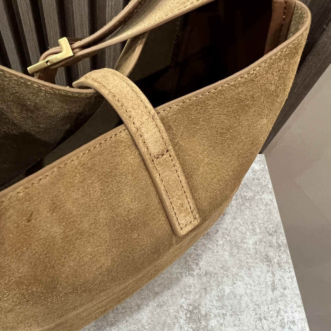 YSL LE 5 À 7 23x22x8cm