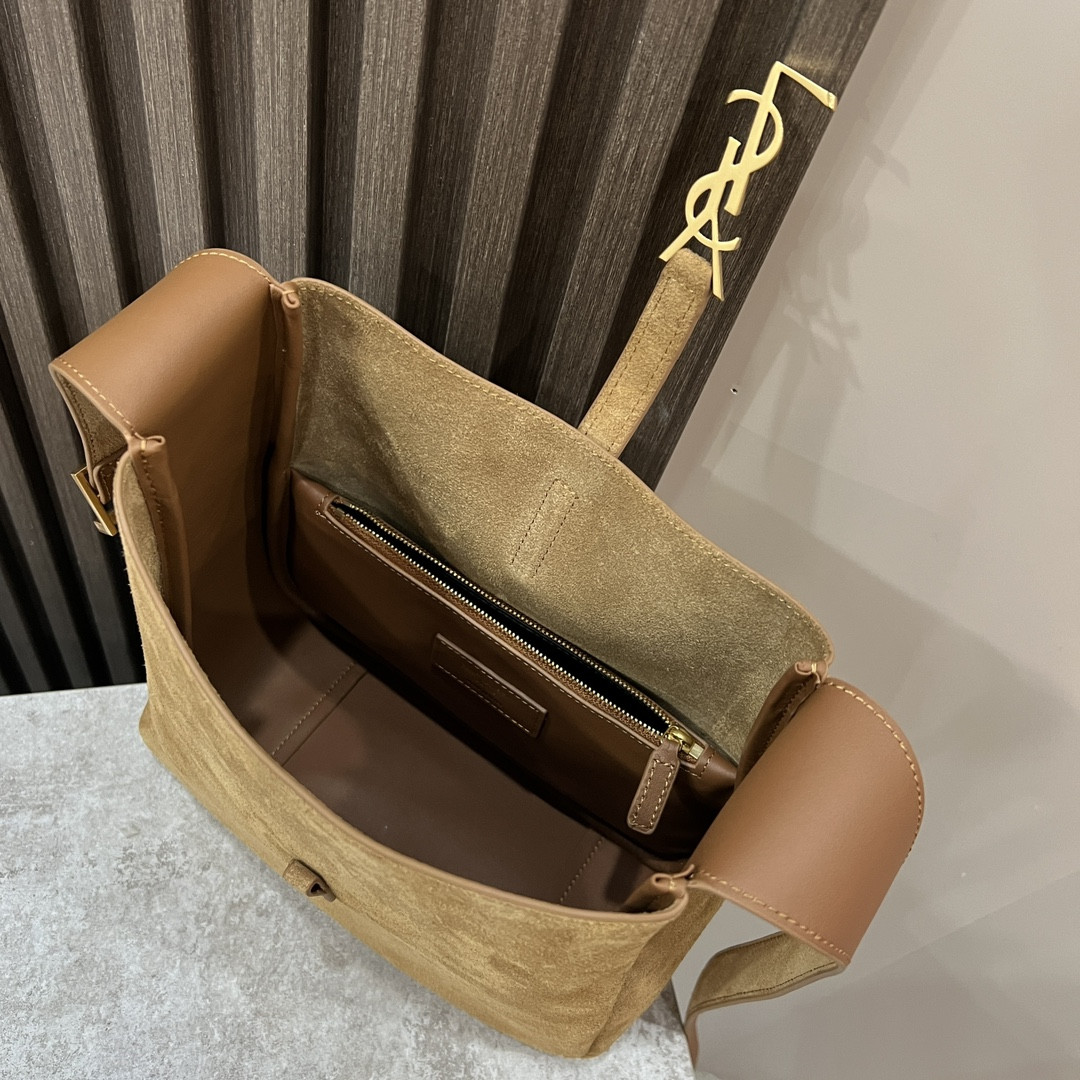 YSL LE 5 À 7 23x22x8cm