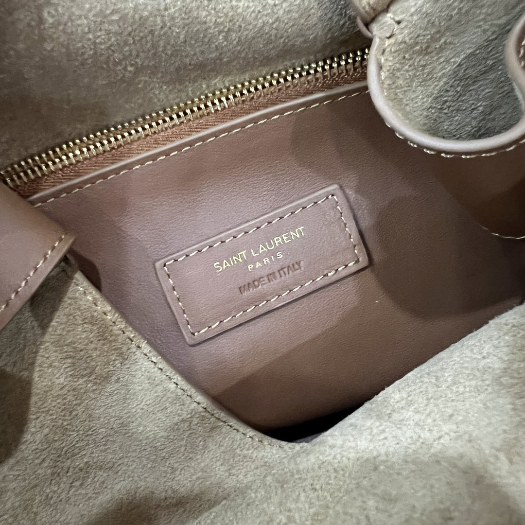 YSL LE 5 À 7 23x22x8cm