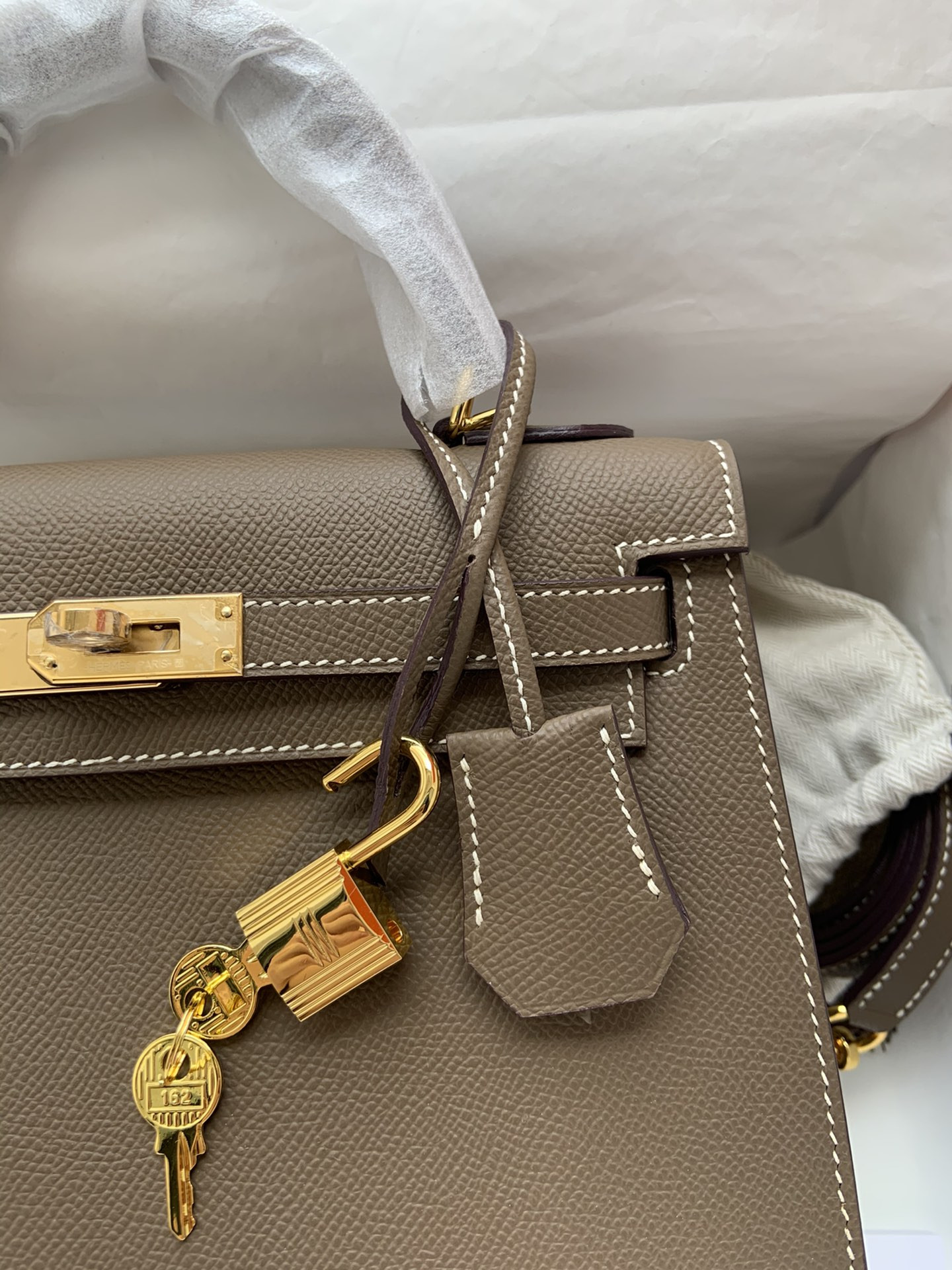 HERMÈS Kelly Gold-tone Hardware 25 28