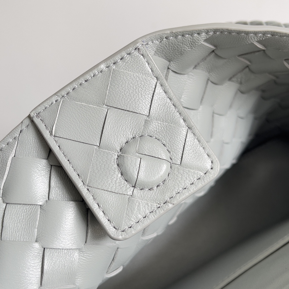 Bottega Veneta East-West Andiamo 29x10x18CM