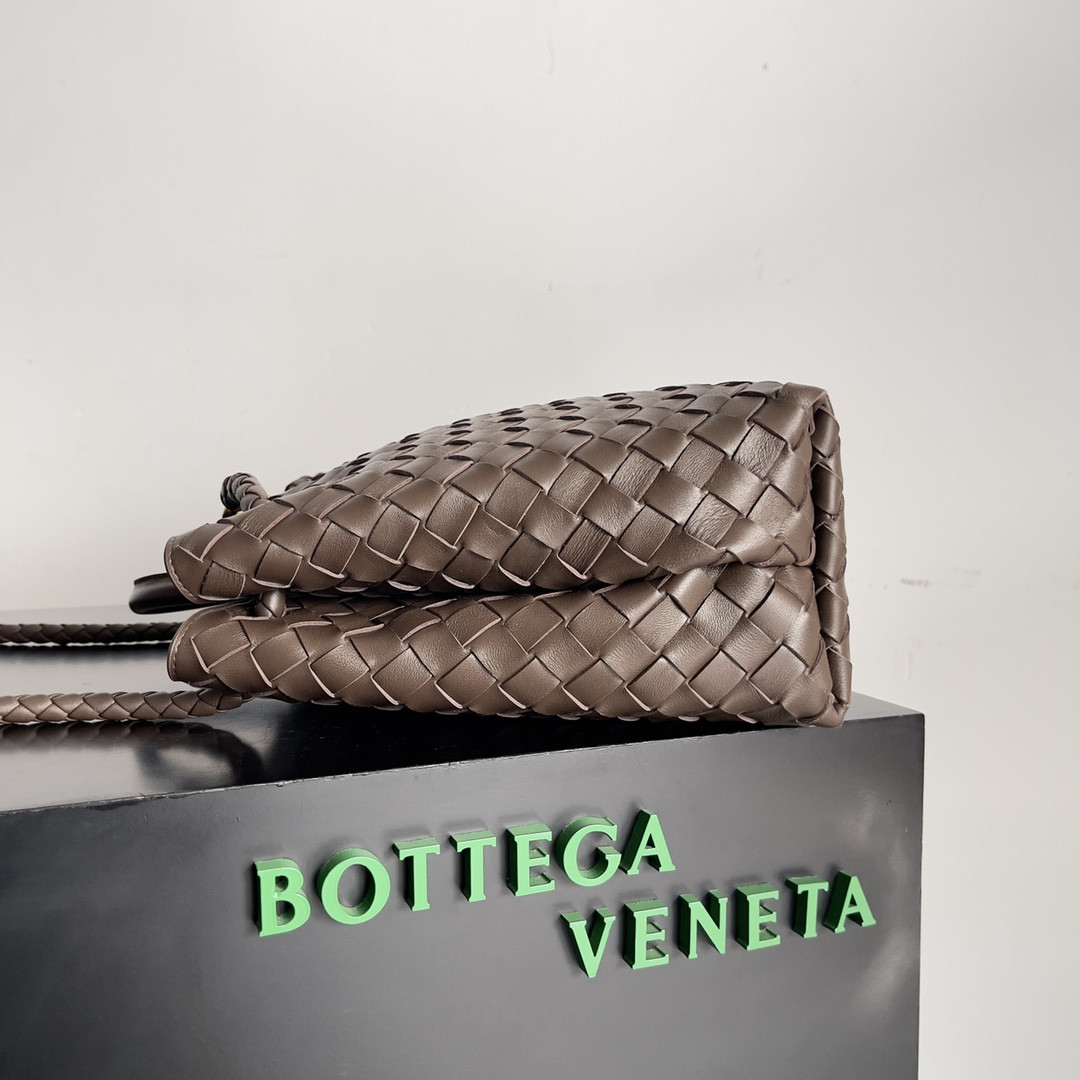 Bottega Veneta Medium Andiamo 32x25x11CM
