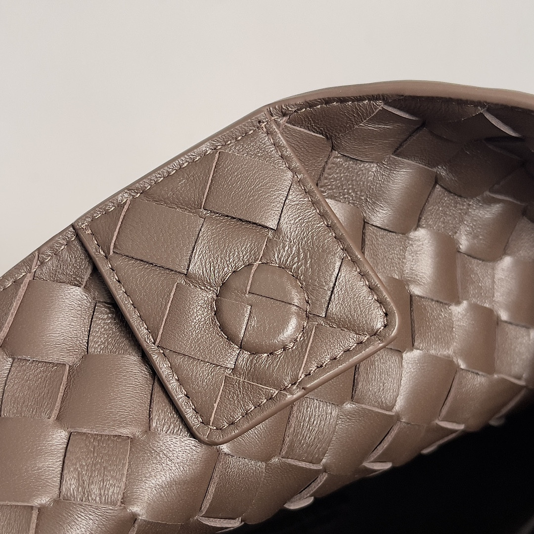 Bottega Veneta Medium Andiamo 32x25x11CM