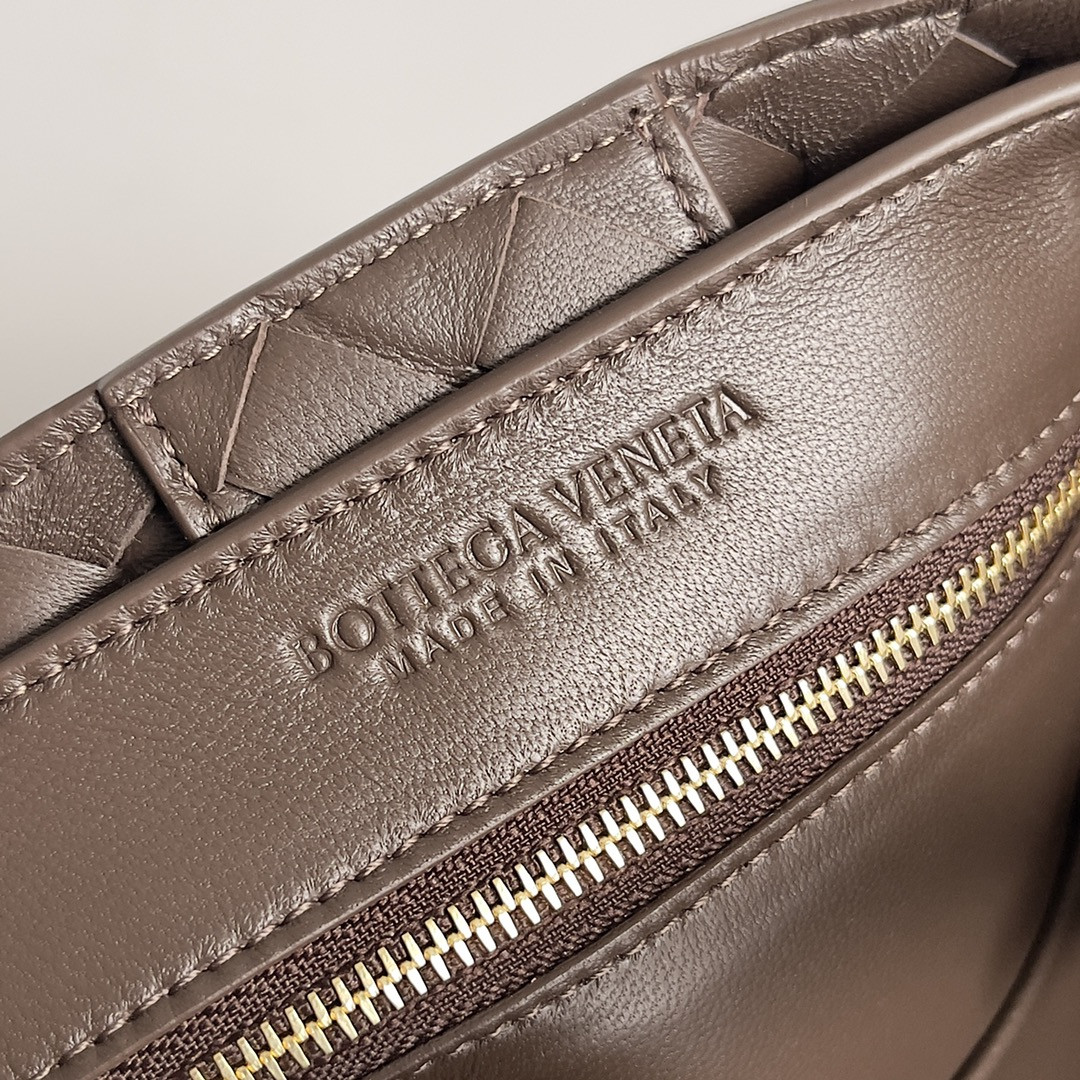 Bottega Veneta Medium Andiamo 32x25x11CM