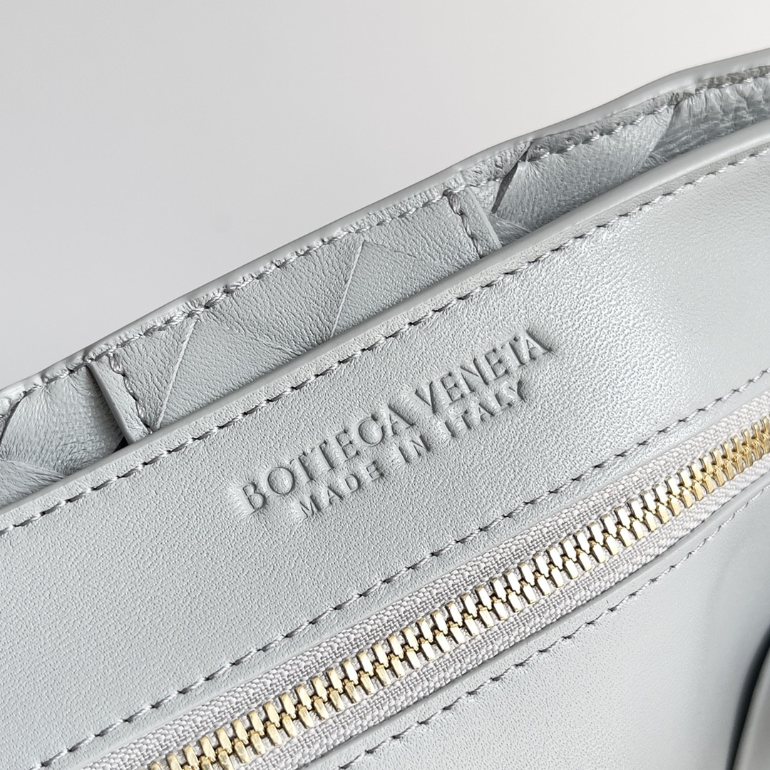 Bottega Veneta Medium Andiamo 32x25x11CM