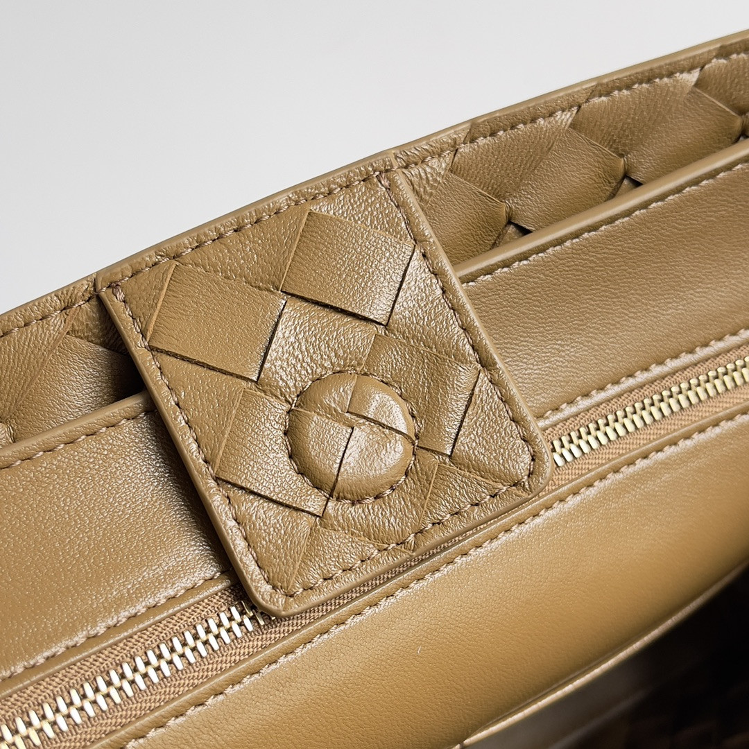 Bottega Veneta Medium Andiamo 32x25x11CM