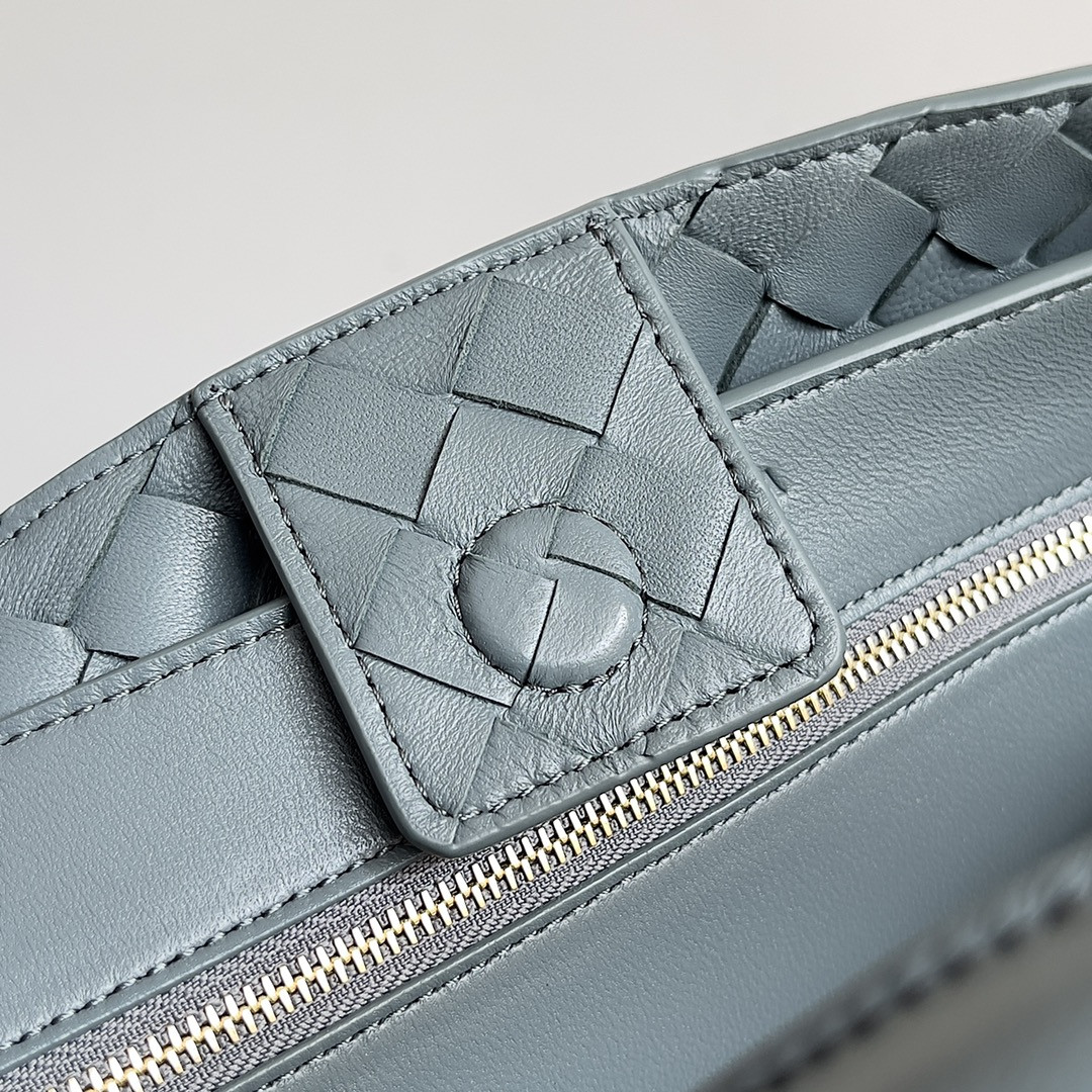 Bottega Veneta Medium Andiamo 32x25x11CM