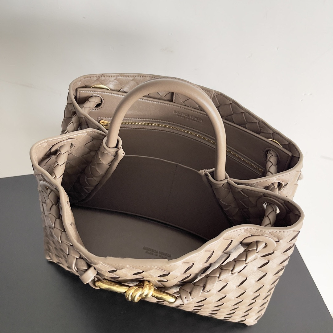 Bottega Veneta Medium Andiamo 32x25x11CM