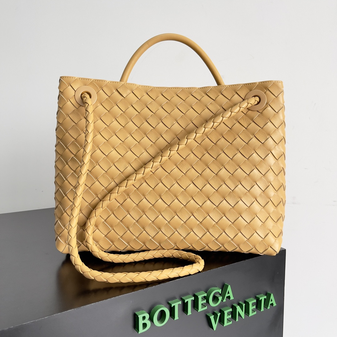 Bottega Veneta Medium Andiamo 32x25x11CM