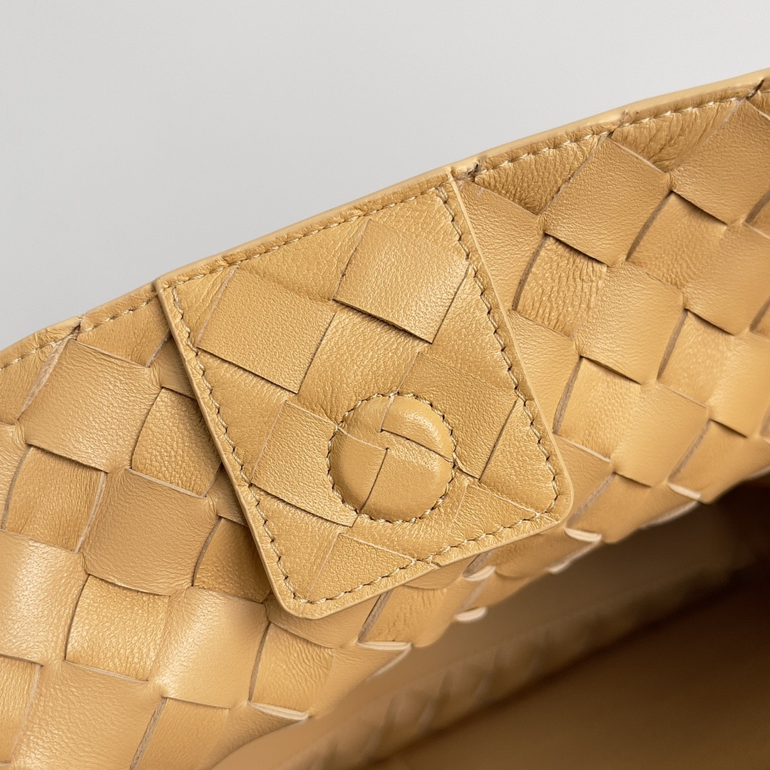 Bottega Veneta Medium Andiamo 32x25x11CM