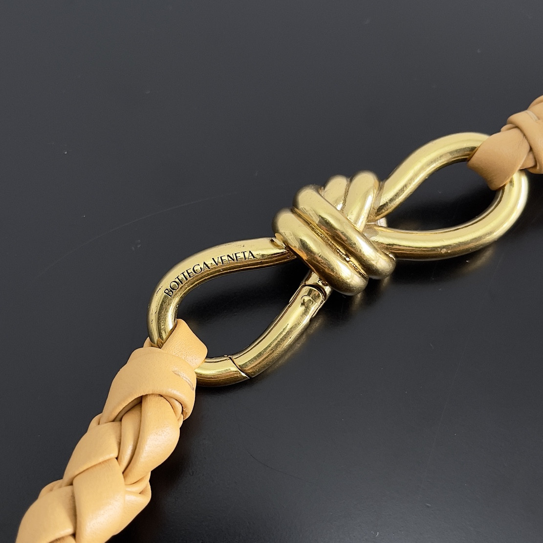 Bottega Veneta Medium Andiamo 32x25x11CM