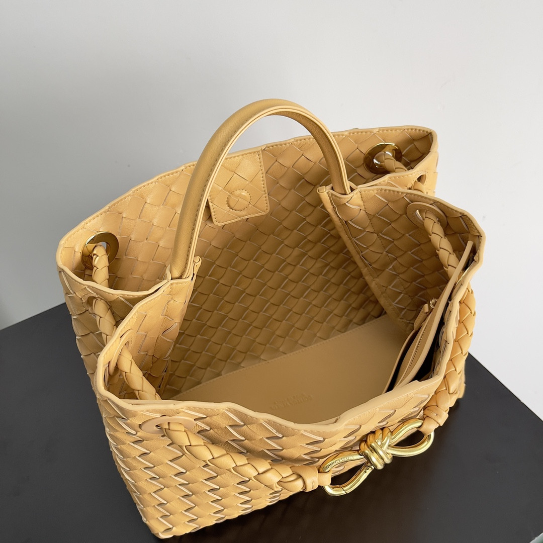 Bottega Veneta Medium Andiamo 32x25x11CM