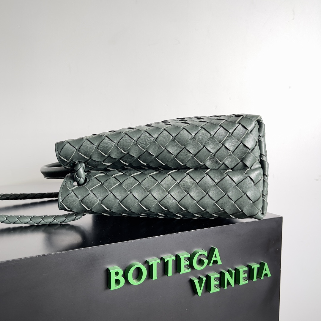 Bottega Veneta Medium Andiamo 32x25x11CM