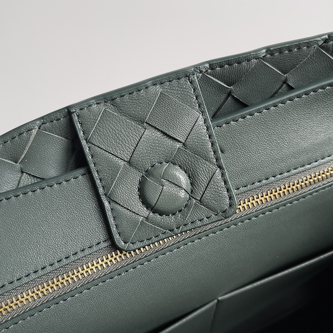 Bottega Veneta Medium Andiamo 32x25x11CM