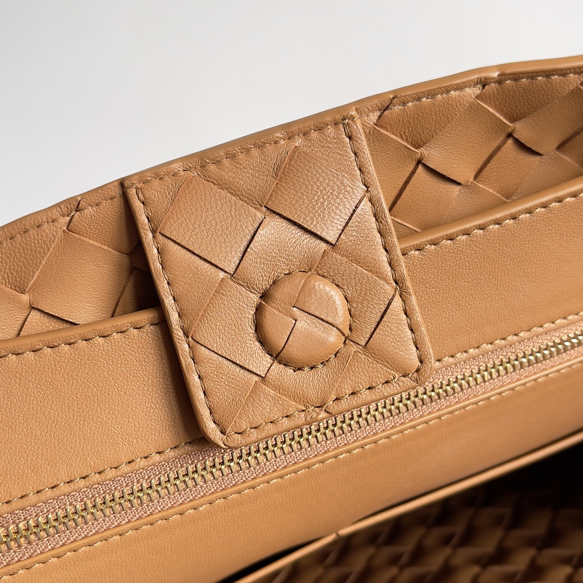 Bottega Veneta Medium Andiamo 32x25x11CM