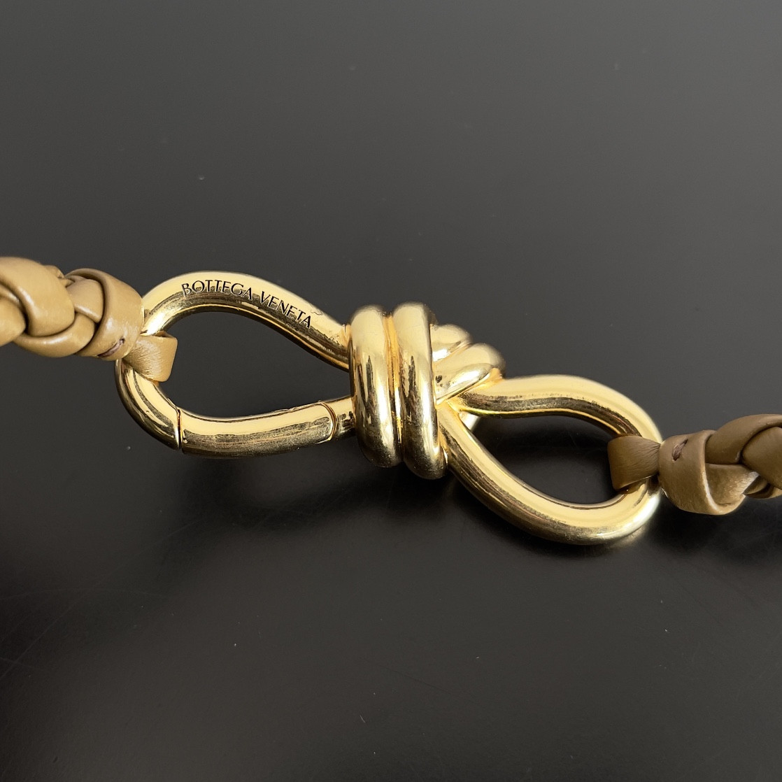 Bottega Veneta Small Andiamo 25x22x10.5cm