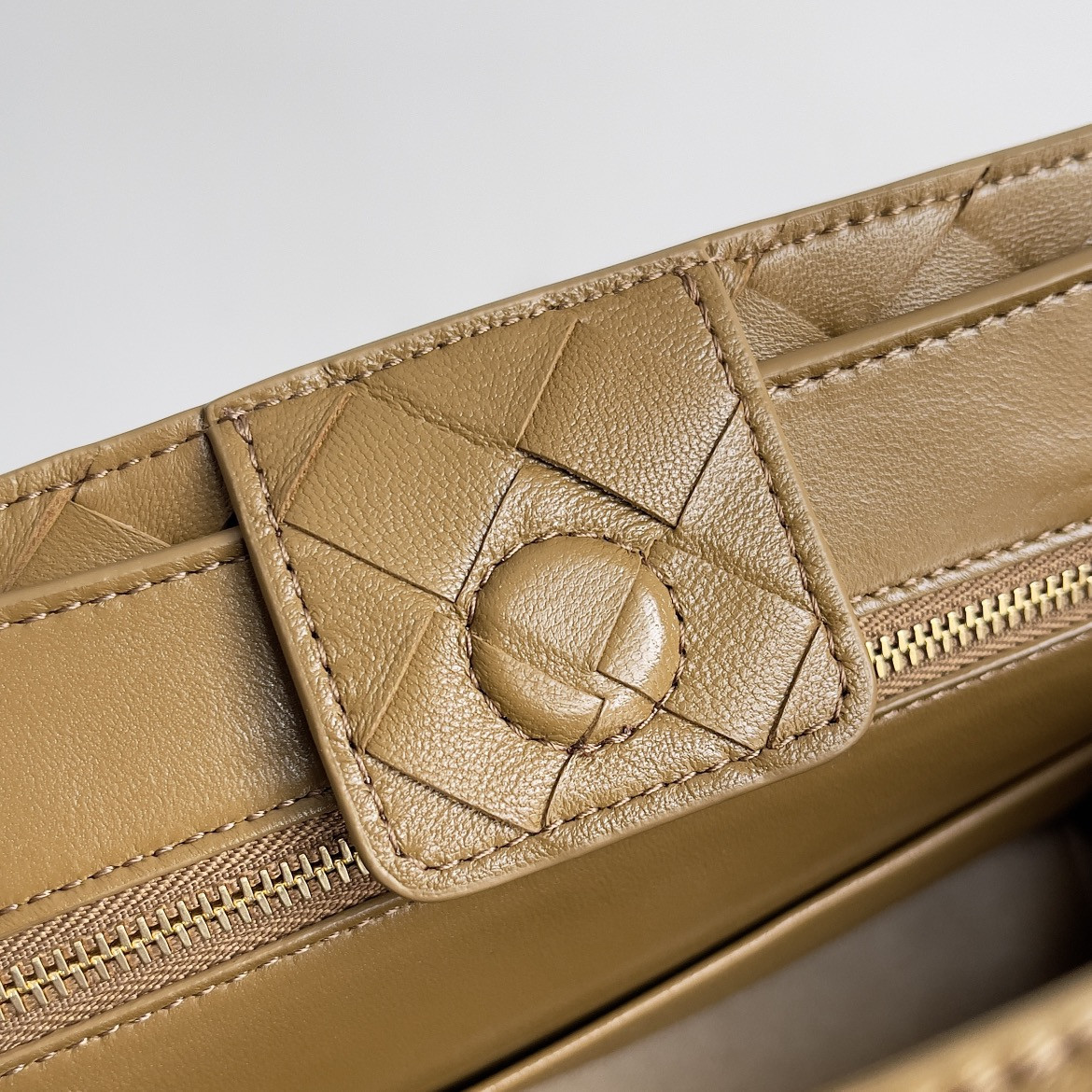 Bottega Veneta Small Andiamo 25x22x10.5cm