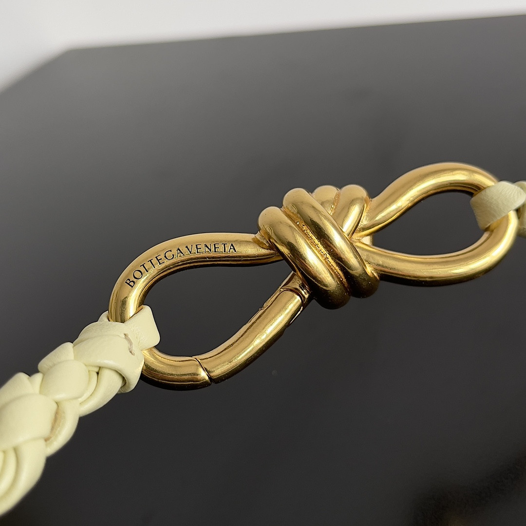 Bottega Veneta Small Andiamo 25x22x10.5cm