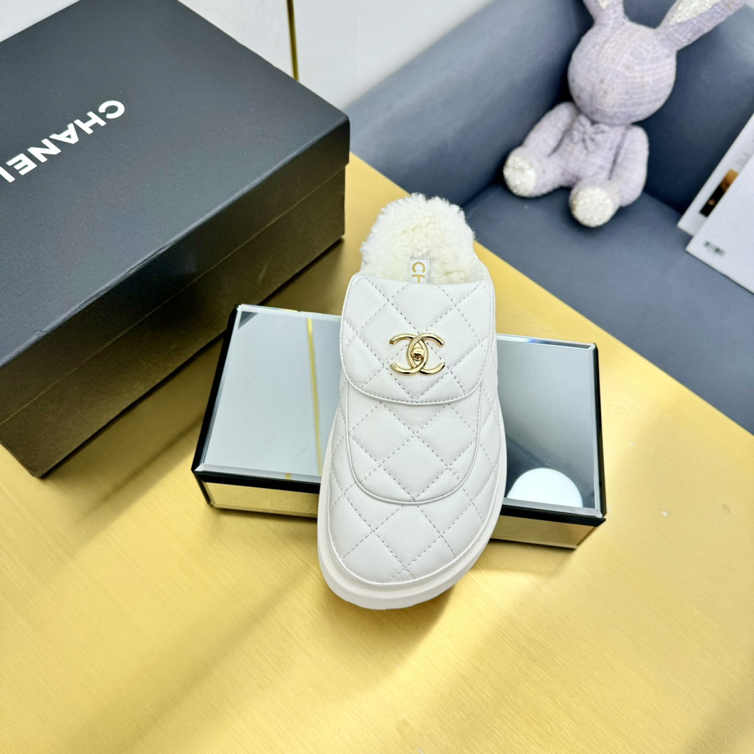 UA CHANEL MULES
