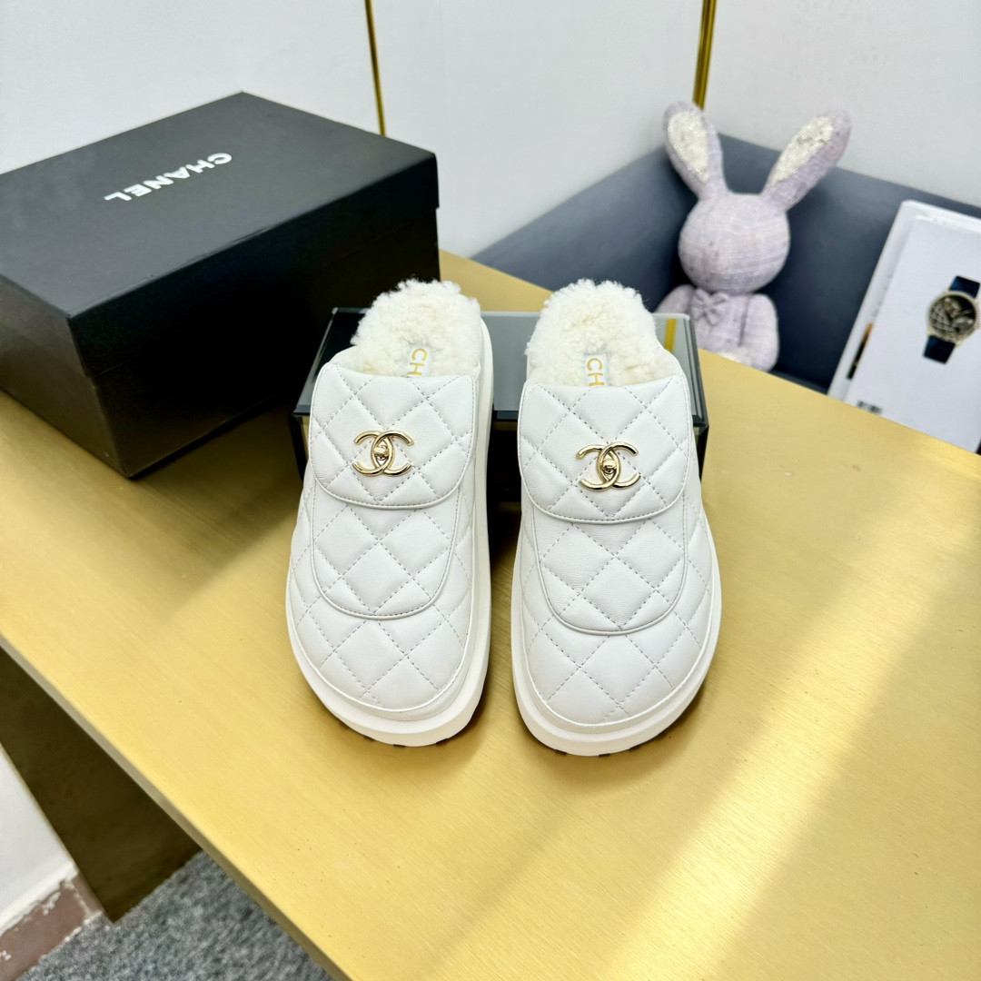 UA CHANEL MULES