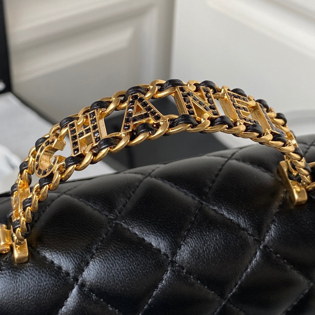 Chanel MINI CLASSIC HANDBAG WITH TOP HANDLE 12 × 20 × 6 CM